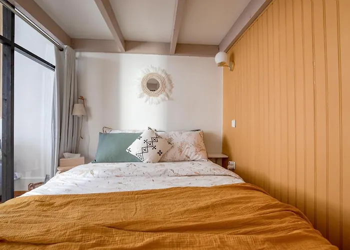 Appartement 1Er Etage Pieton Place De La Pierre