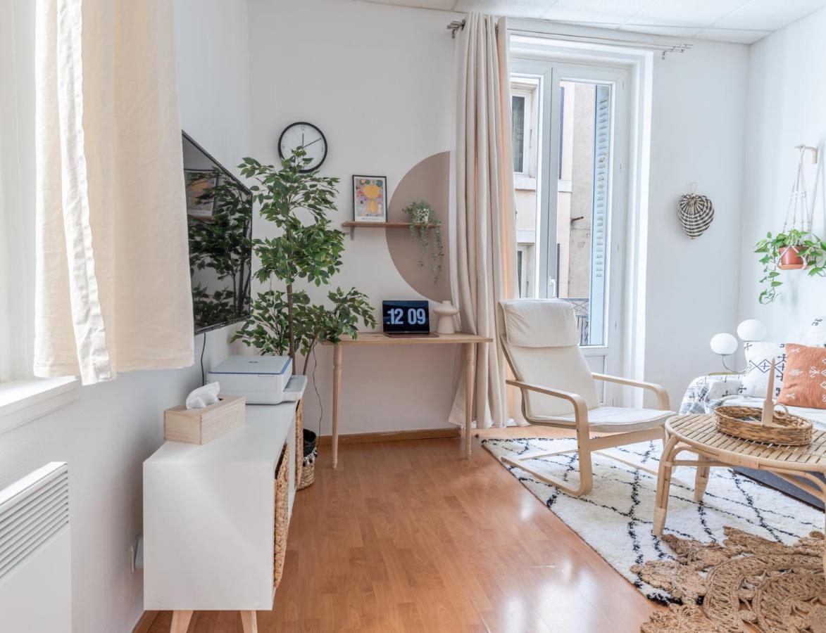 1er Etage Pieton Place De La Pierre Apartment *