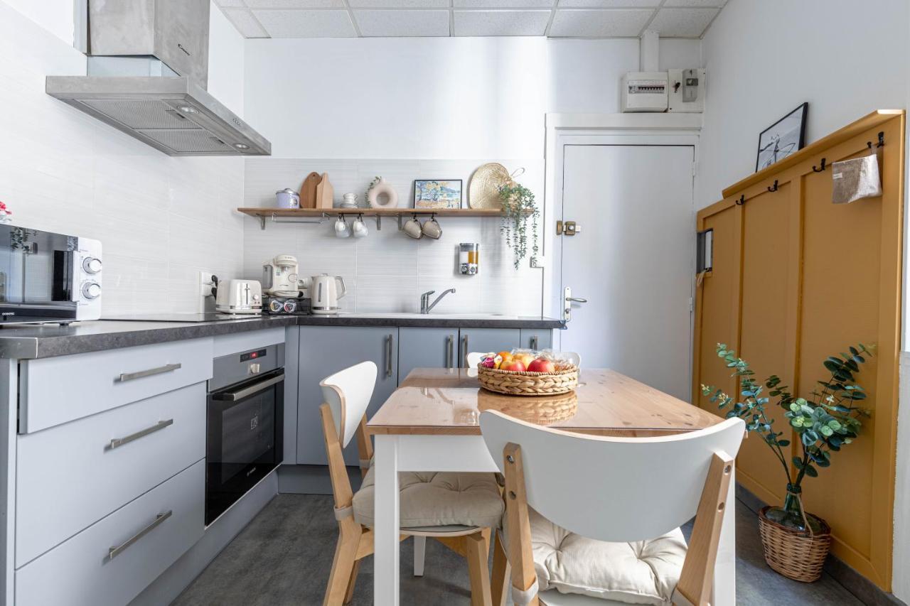 1er Etage Pieton Place De La Pierre Apartment *